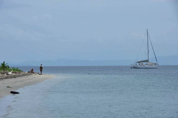 Caminhando pela praia em Boca del Drago, na Isla Colón, em Bocas del Toro, no Panamá